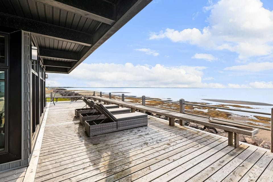 Ocean viewing loungers