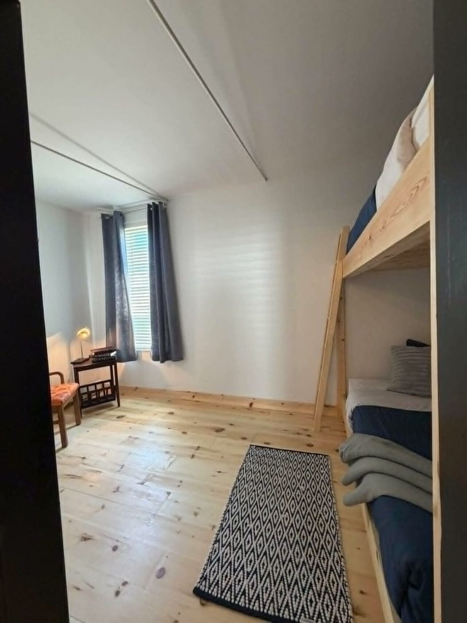 Second bedroom.