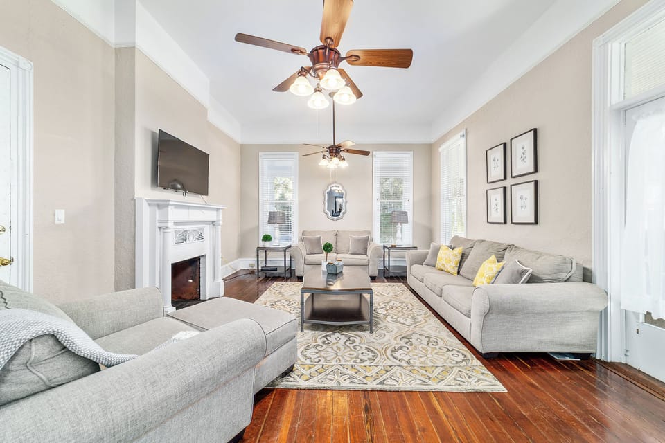 Cozy spot to unwind after exploring Downtown Ocala.