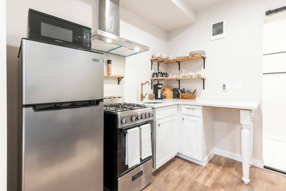 Full kitchen with all you need to make a home cooked meal!