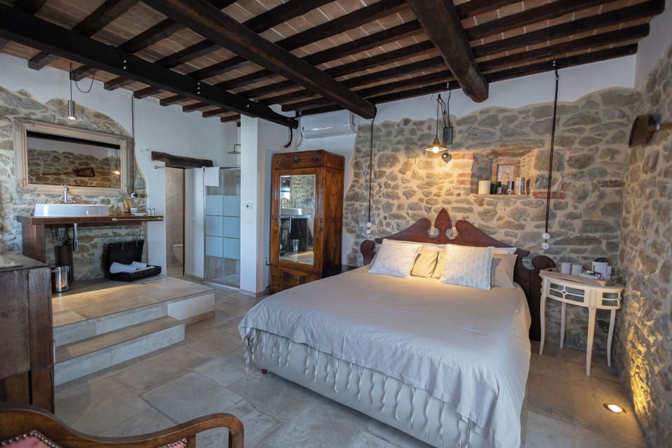 Room, 1 Queen Bed, Lake View | Frette Italian sheets, premium bedding, down comforters, minibar