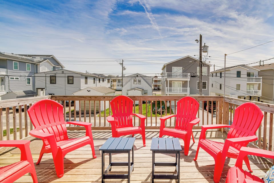 Deck | Outdoor Seating | Walk to Beaches