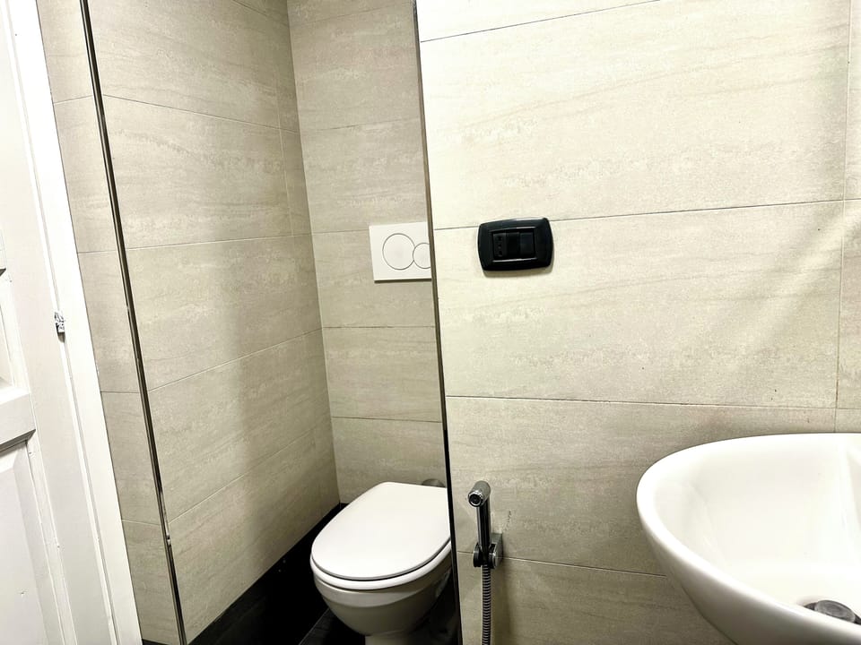 City Triple Room, Courtyard View | Bathroom | Rainfall showerhead, hair dryer, bathrobes
