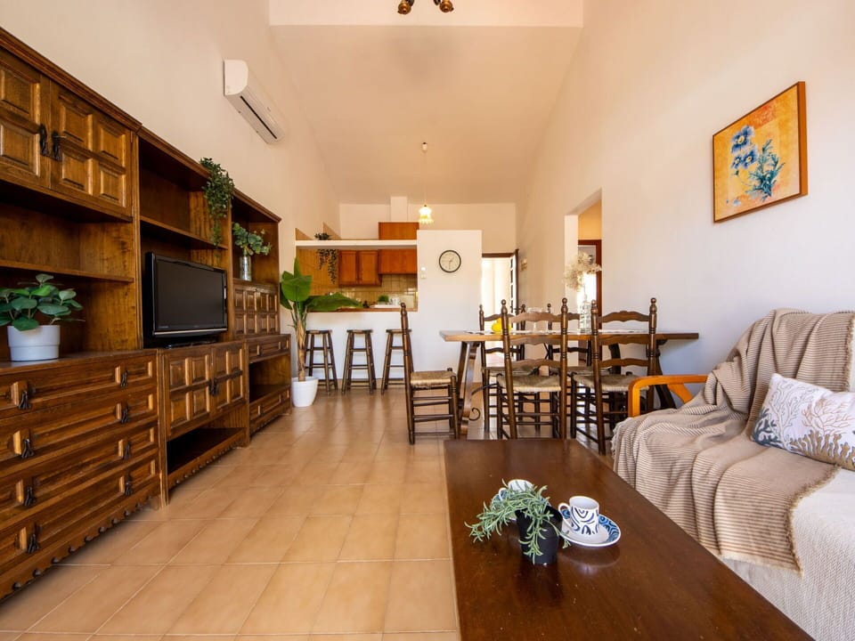 Furniture, Flooring, Interior Design, Wood, Floor, Ceiling, Room, Table, Apartment, Kitchen & Dining Room Table