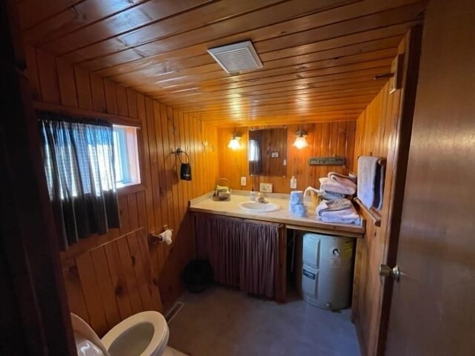Cabin 2 bathroom