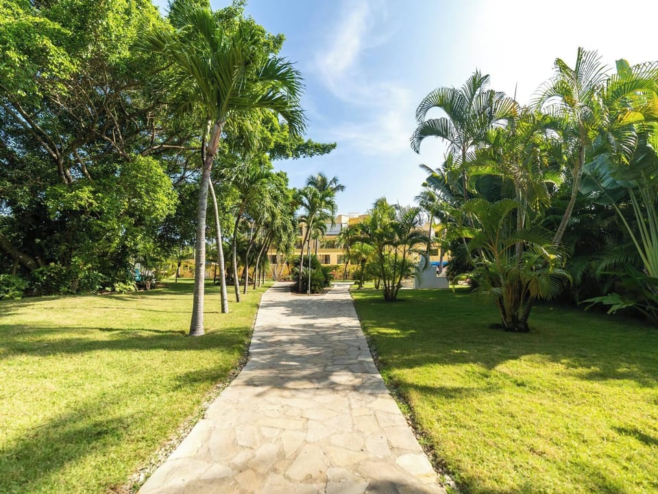 Apartment, 1 Bedroom, Balcony, Garden View | Property grounds