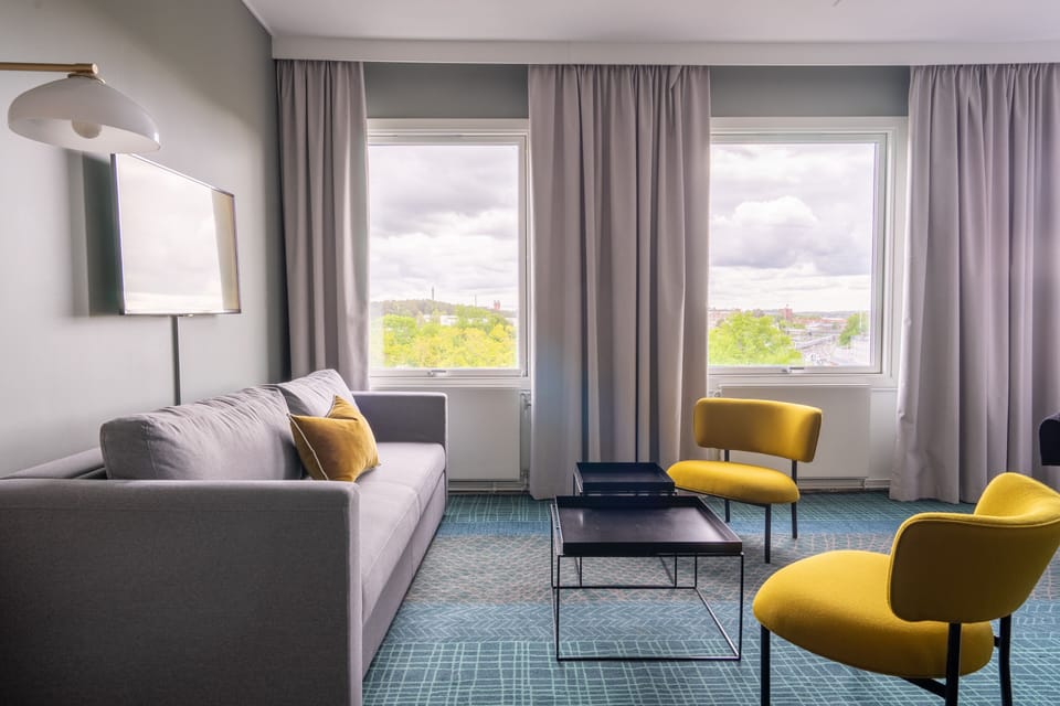 Deluxe Twin Room | Desk, blackout drapes, bed sheets