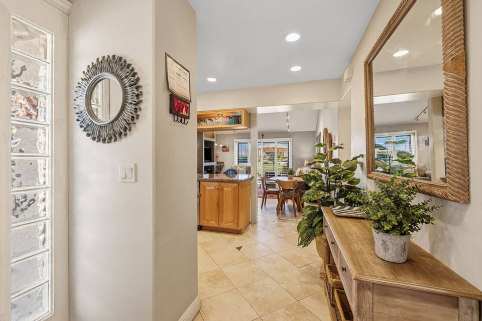 Way to the living room