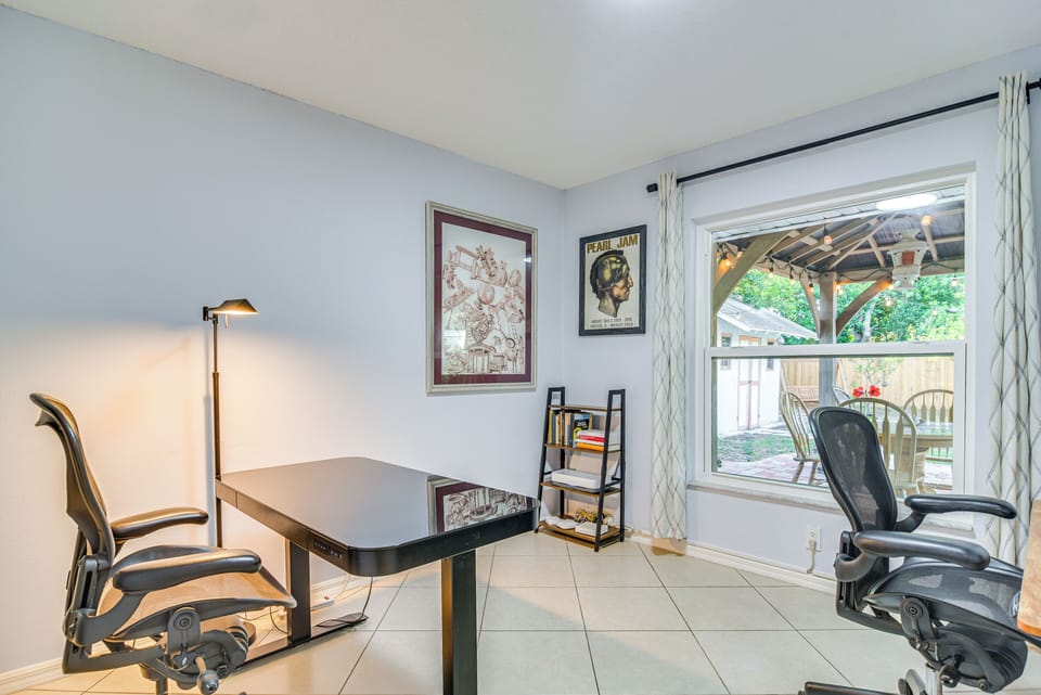 Home Office | Free WiFi