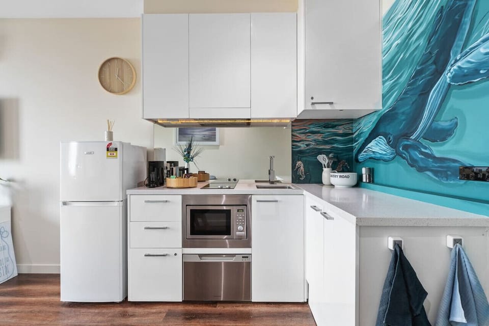Kitchen with everything you need.Tea, coffee, sugar, milk starter pack provided.