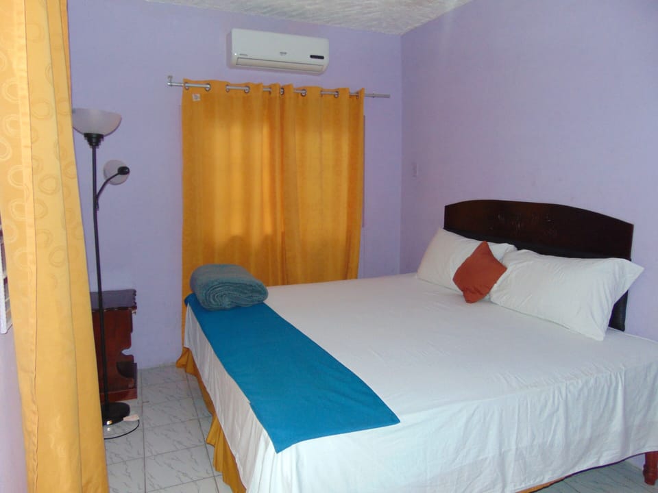 Standard Room | Desk, laptop workspace, iron/ironing board, free WiFi