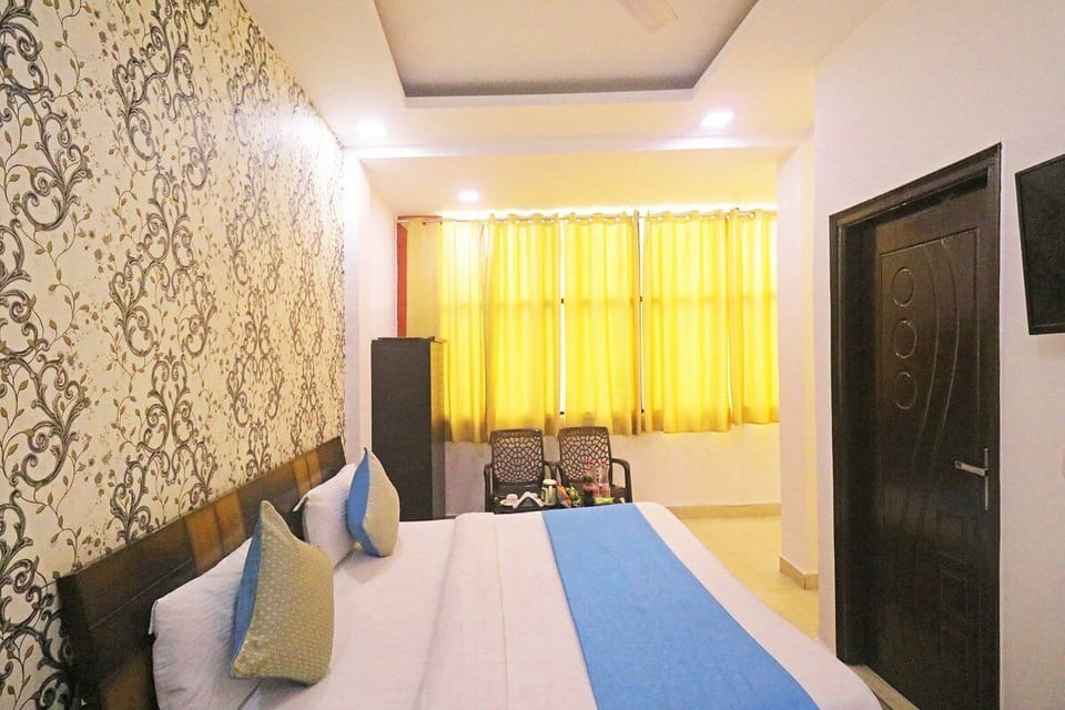 Deluxe Room, City View | In-room safe, soundproofing, iron/ironing board, free WiFi