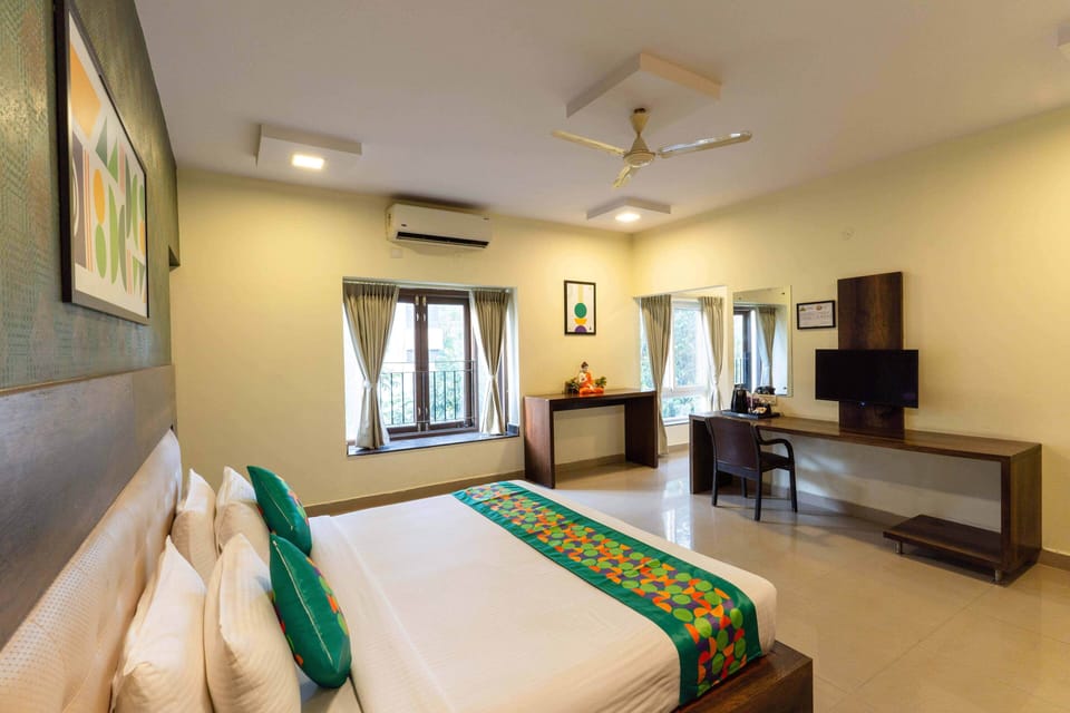 Premium Room | Blackout drapes, iron/ironing board, bed sheets