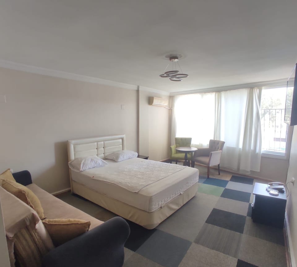 Basic Room | Desk, laptop workspace, free WiFi