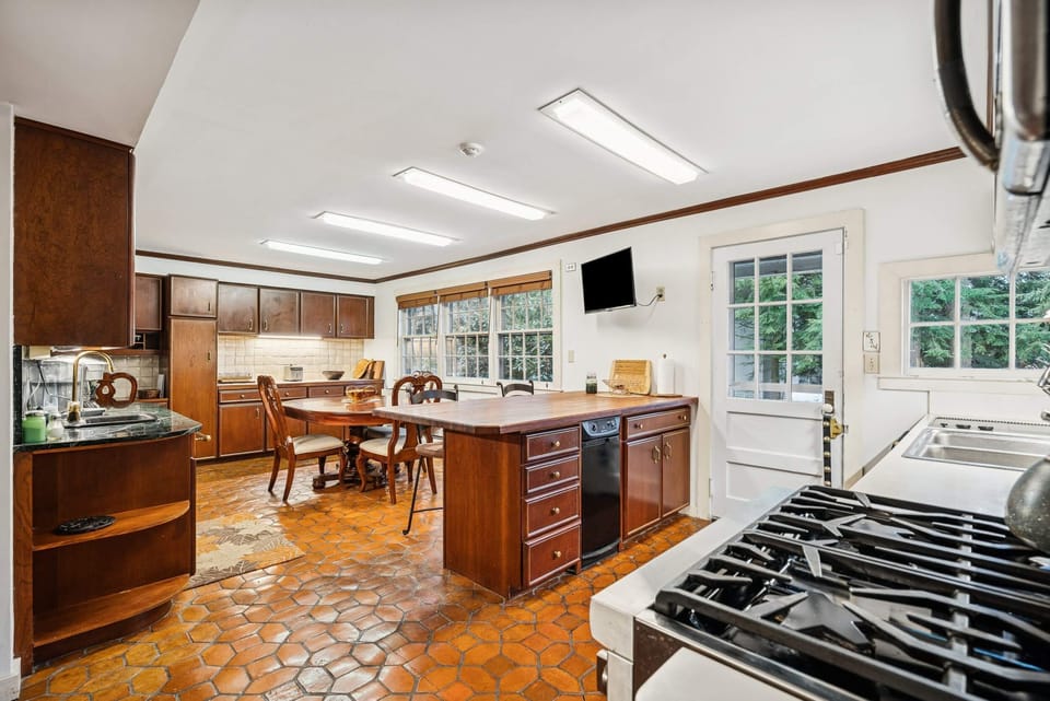 Cook, gather, and linger—plenty of space to prep, dine, and enjoy every moment together