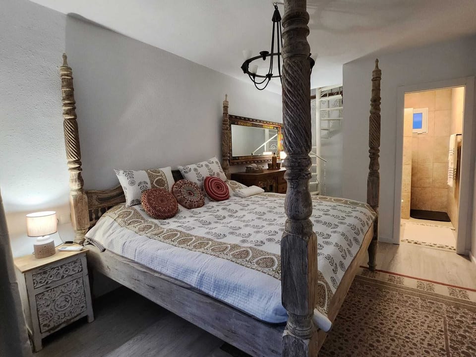 Royal Suite, Non Smoking, Valley View | Individually decorated, individually furnished, free WiFi, bed sheets