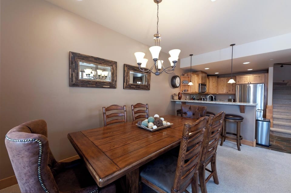 Dining, Bar and Kitchen