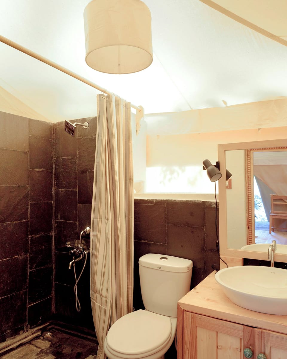 Executive Room, Balcony, Mountain View | Bathroom | Separate tub and shower, rainfall showerhead, free toiletries