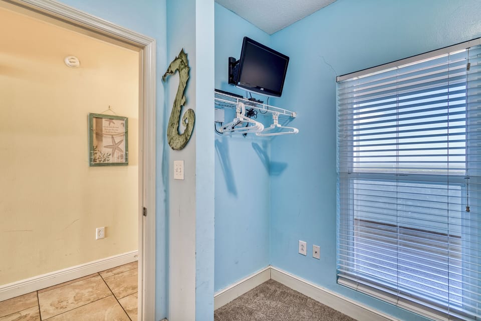 Flat screen TV in the 3rd bedroom.