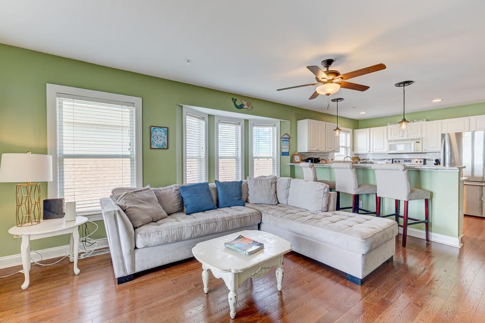 Writers Cove-Living Room