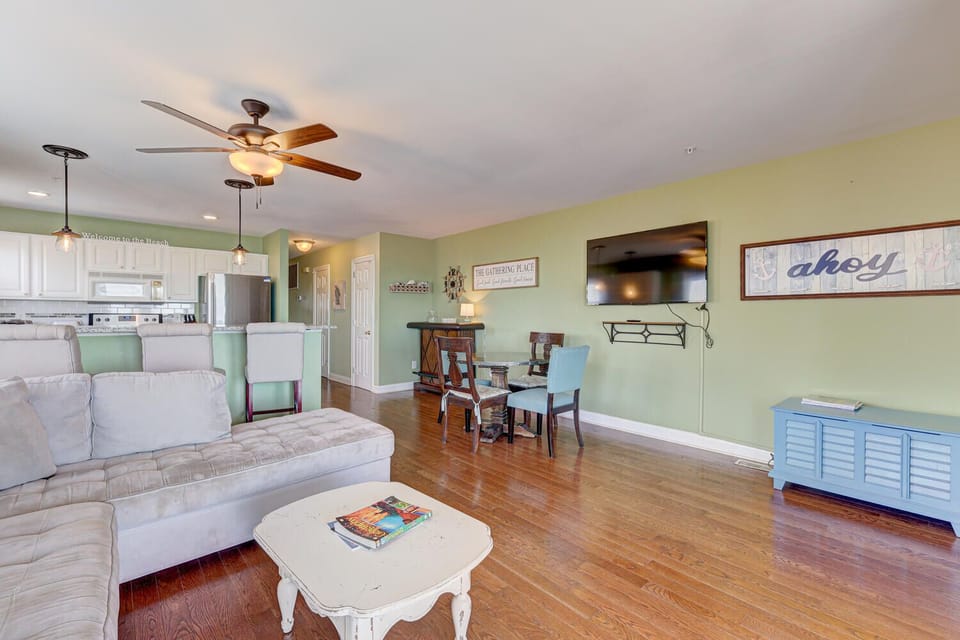 Writers Cove-Living Room