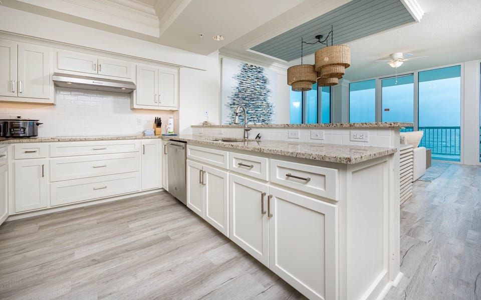 Condo, 4 Bedrooms | Private kitchen | Coffee/tea maker, fridge, oven