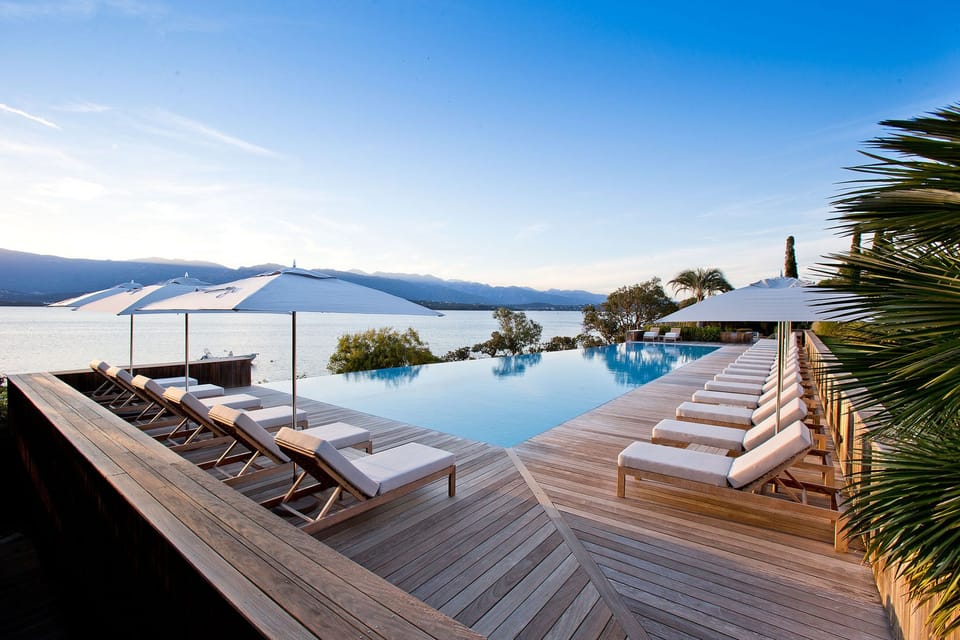 Outdoor pool, pool umbrellas, sun loungers