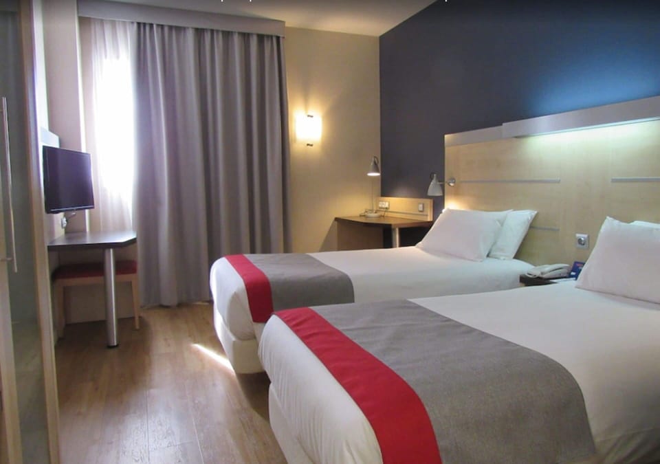 Standard Room, 2 Twin Beds (Free Breakfast) | Desk, blackout drapes, soundproofing, free cribs/infant beds