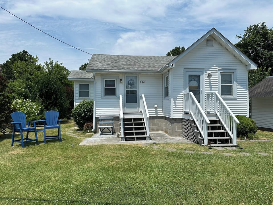 Original Island cottage with two front doors