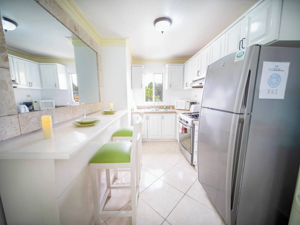Apartment, 1 Bedroom, Balcony, Garden View | Dining