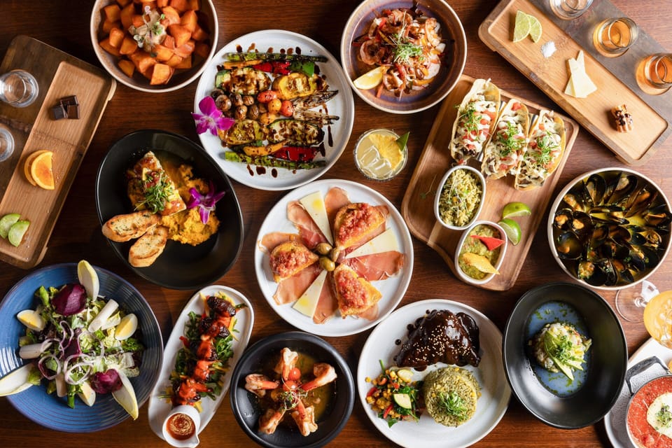 2 restaurants; breakfast, lunch, and dinner served