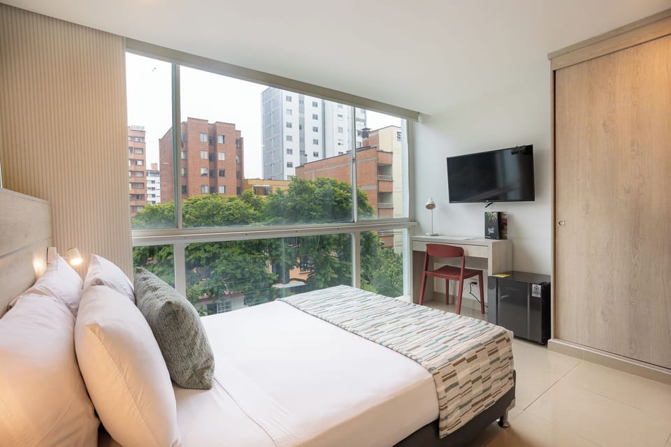 Habitacion Estandar con Vista | In-room safe, desk, laptop workspace, soundproofing