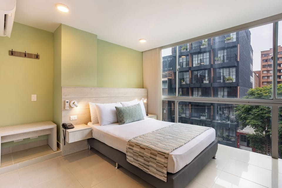 Habitacion Estandar con Vista | In-room safe, desk, laptop workspace, soundproofing