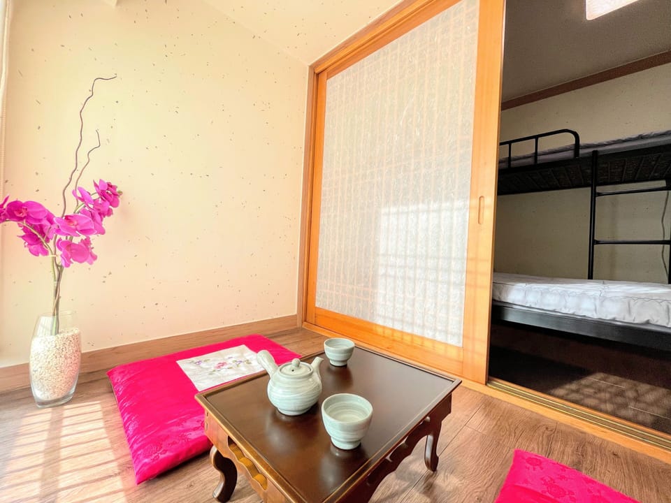 Triple Room | Desk, laptop workspace, soundproofing, free WiFi