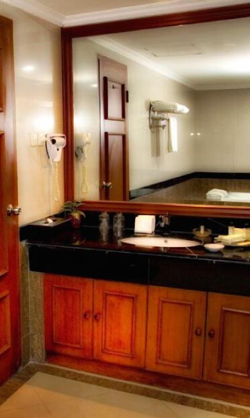 Shower, free toiletries, hair dryer