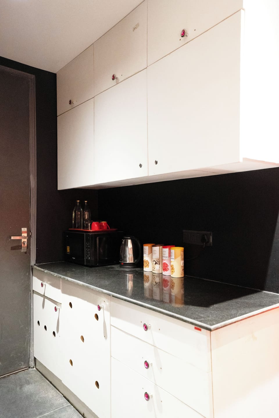 Amsterdam Red Suite with Jacuzzi | Private kitchen | Coffee/tea maker, electric kettle