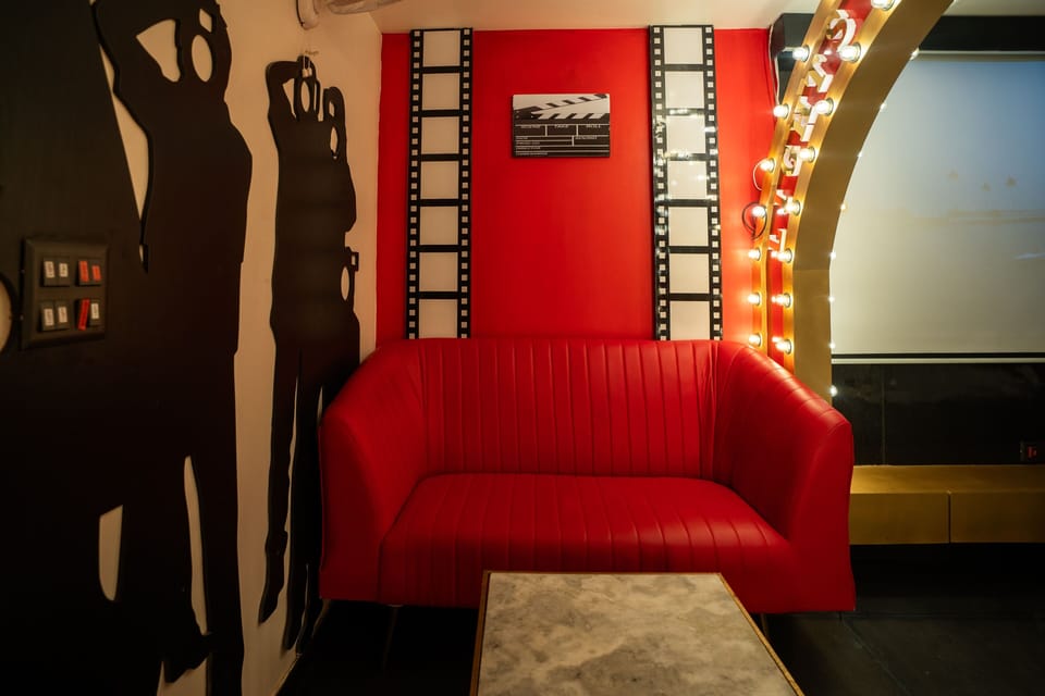 Mumbai Bollywood Suite with Jacuzzi | Hypo-allergenic bedding available, soundproofing, WiFi (free)