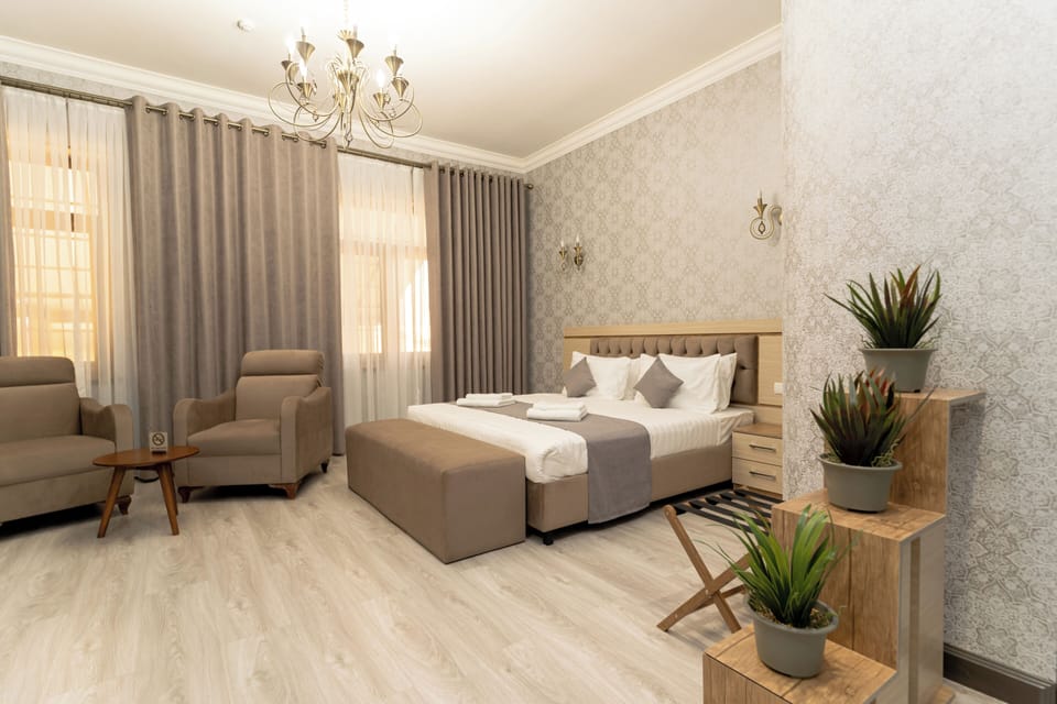 Suite | Premium bedding, Select Comfort beds, in-room safe, desk