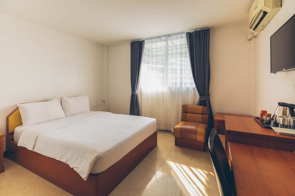 Standard Double Room | In-room safe, desk, free WiFi, bed sheets