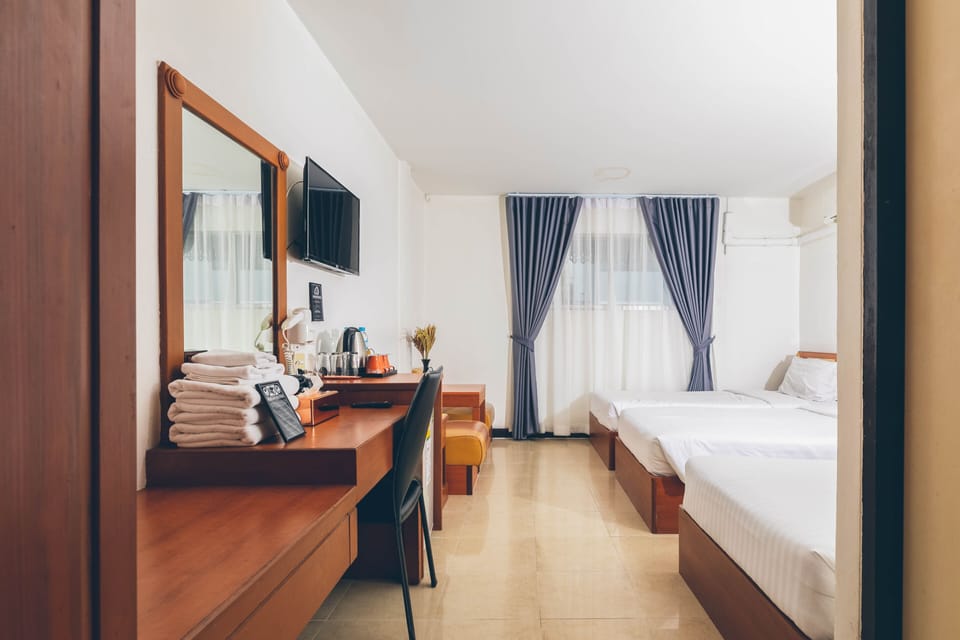 Deluxe Triple Room | In-room safe, desk, free WiFi, bed sheets
