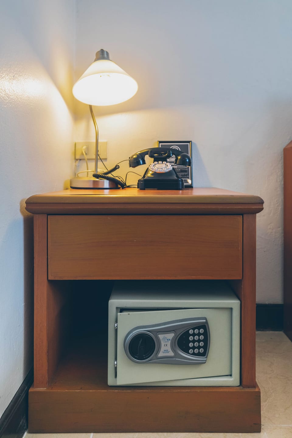 Standard Twin Room | Safe