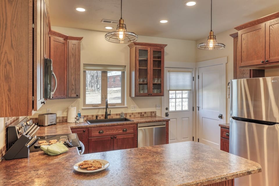 Enjoy all the amenities of your fully furnished kitchen.