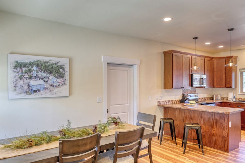Our open concept condo allows for relaxation, fostering an environment where you can seamlessly unwind and relax. The layout, with its interconnected living, dining, and kitchen areas, provides ample space to move freely and enjoy life's moments without the constraints of walls. 