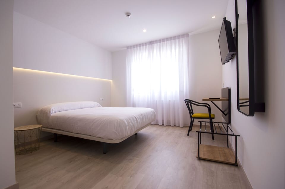 Deluxe Double Room, 1 Double Bed | Desk, free WiFi, bed sheets, wheelchair access