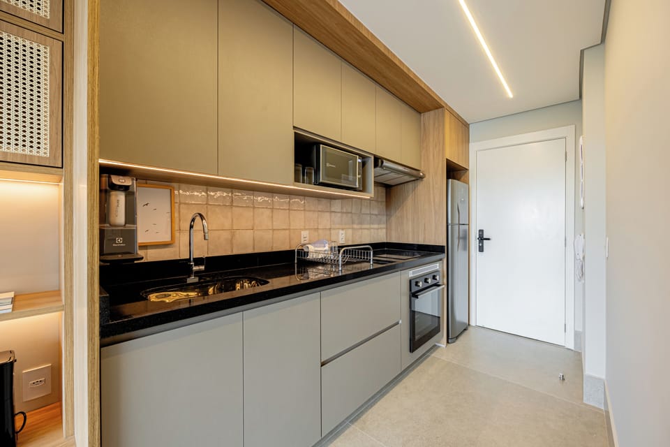 Exclusive Studio, City View | Private kitchen | Full-size fridge, microwave, oven, stovetop
