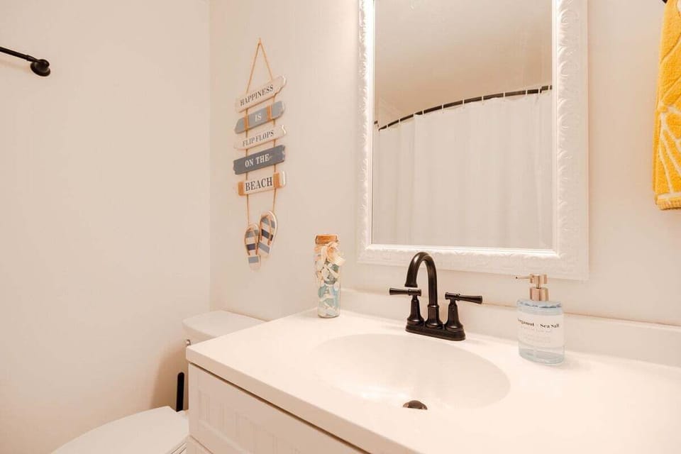 Second Full Bathroom for Added Convenience, perfect for larger groups and families.