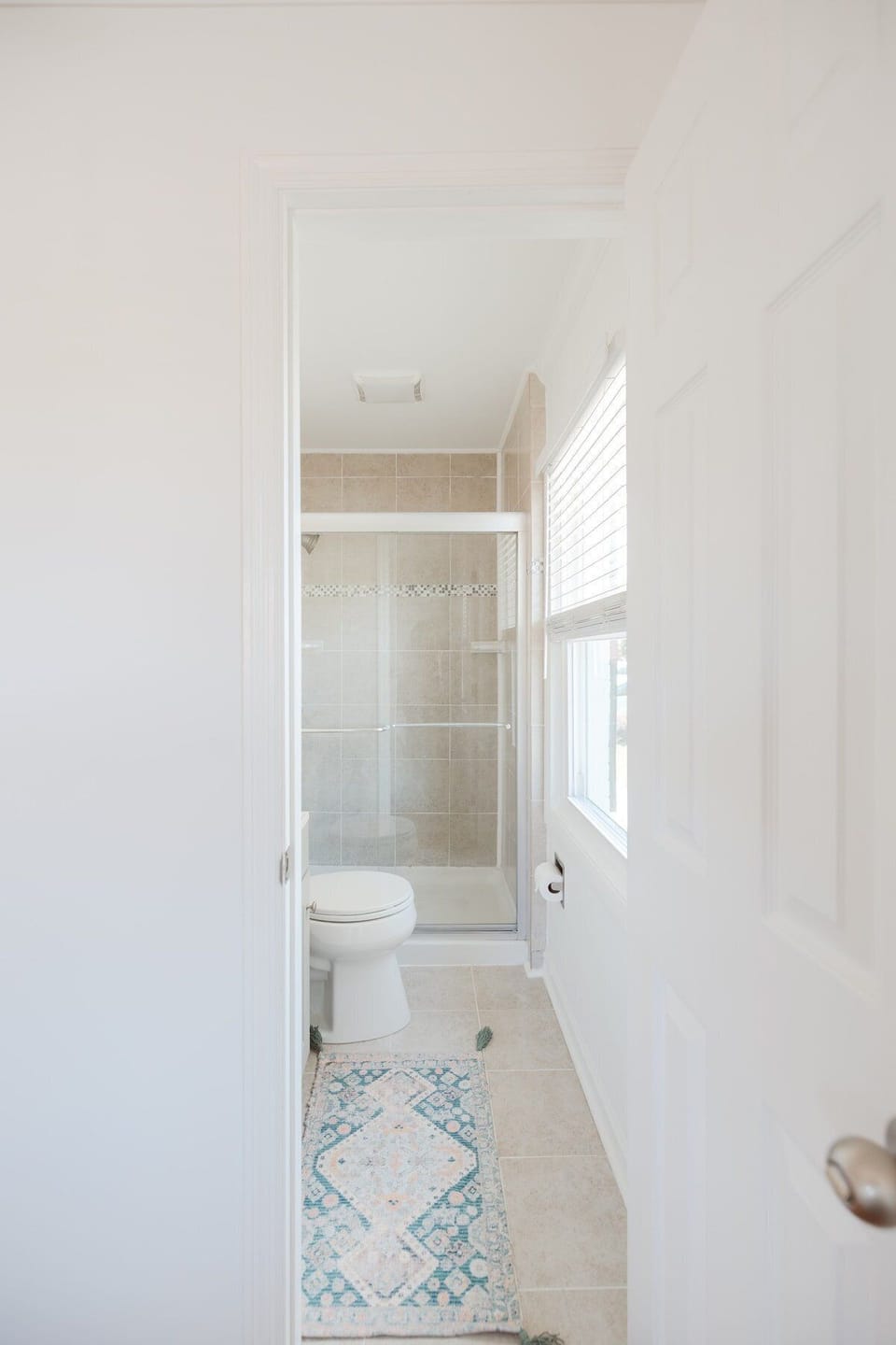 Clean & Modern Full Bathroom with Essentials. Includes shampoo, conditioner, body wash, and fresh towels.