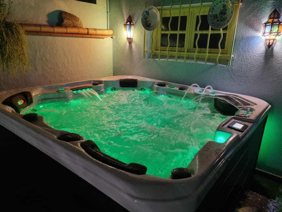 Indoor spa tub