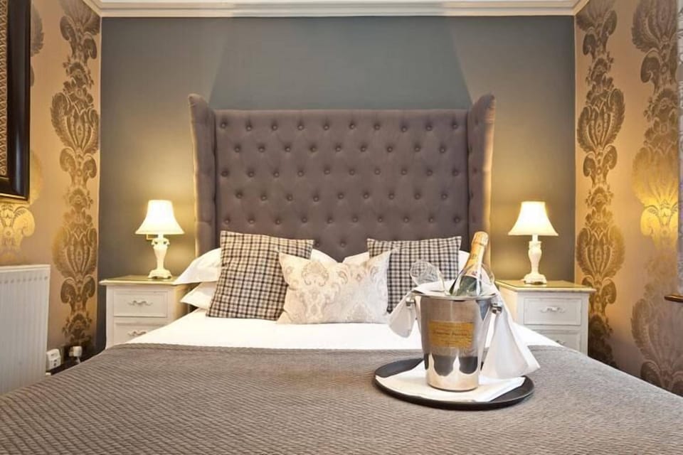 Classic Double Room | Individually decorated, individually furnished, iron/ironing board