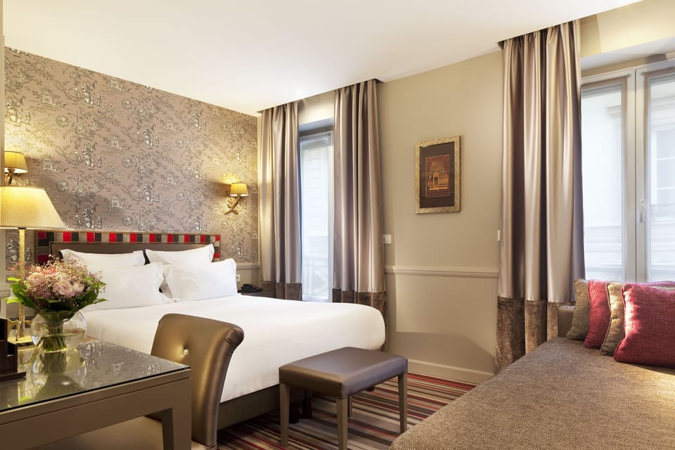 Triple Room | Premium bedding, minibar, in-room safe, desk